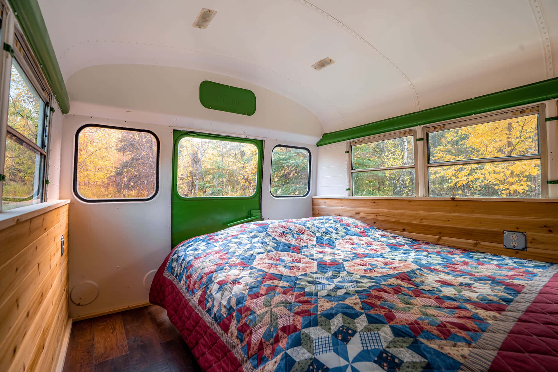 אוטובוס קסמים (1-4 אנשים) gallery 3