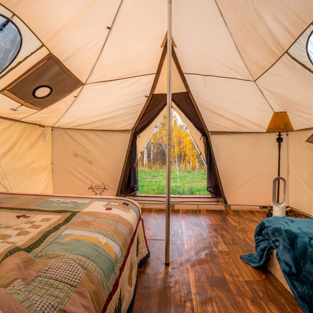 Шатер для троих