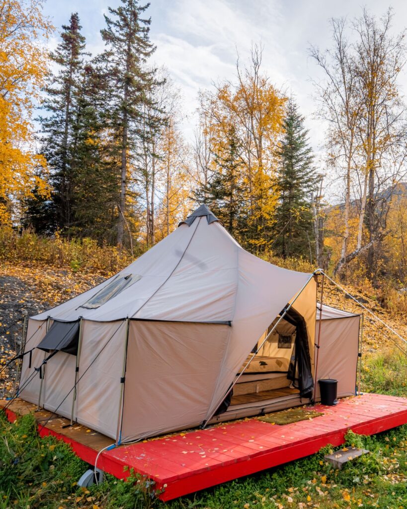 Шатер для троих